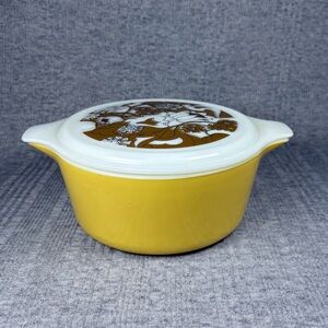 Vintage 60s Pyrex Nouveau Floral 475-B  Casserole Dish 2.5QT w/lid Yellow Retro
